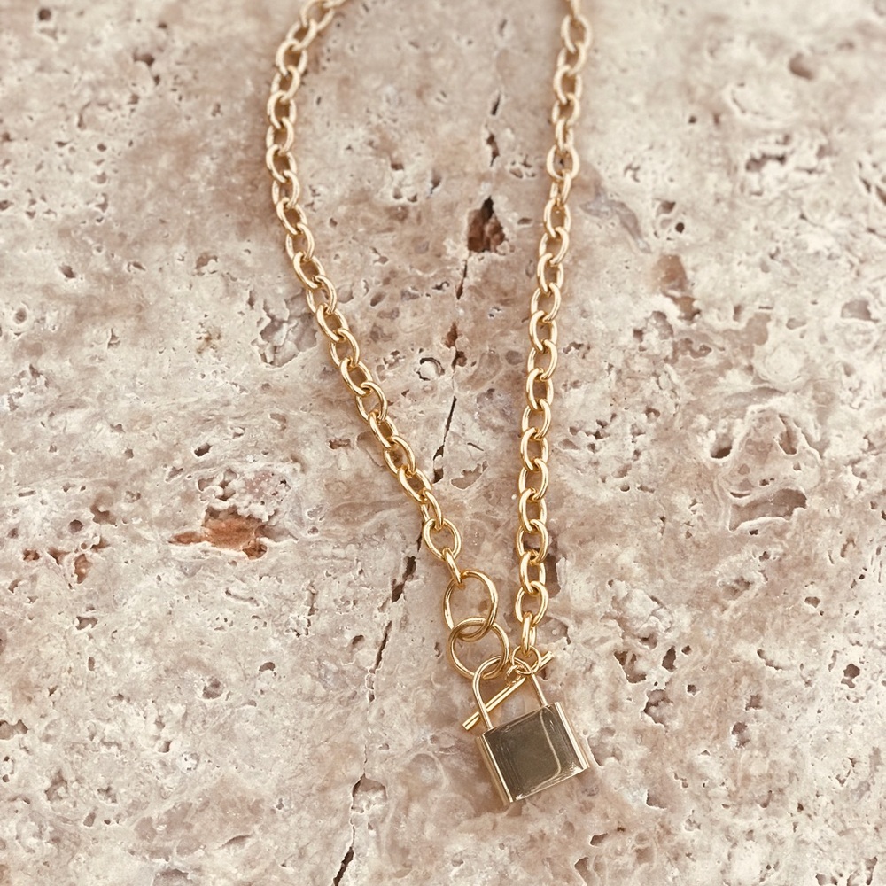 Lock 🔒 Paddlock Gold Curb Chain Necklace for her. Stainless